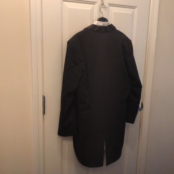 New Boys Tails tuxedo Size 10 but it runs small. - Picture 2 of 8